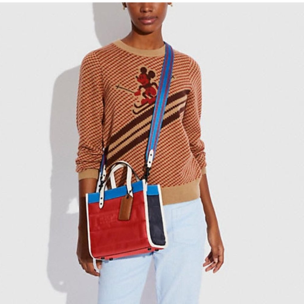 Coach Field Tote 22 With Colorblock Quilting And Coach Badge - Picture 14 of 16